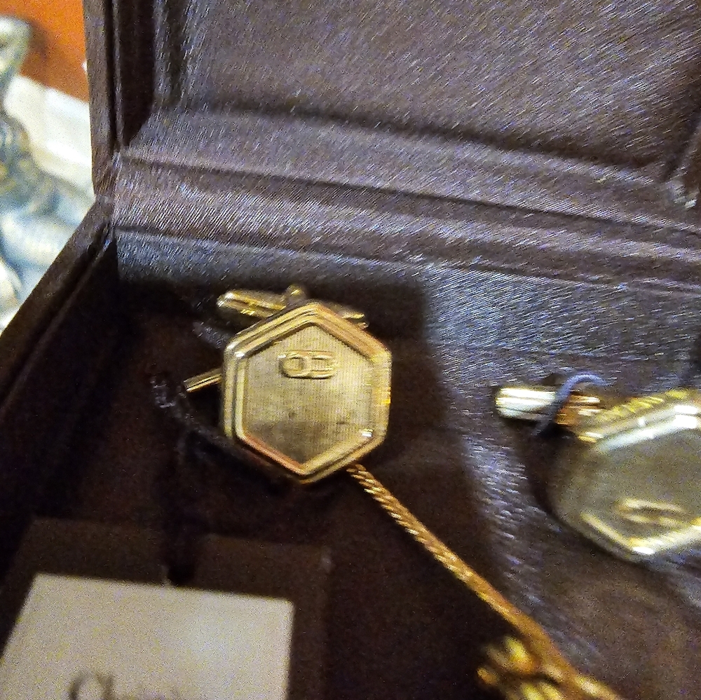 EUC Christian Dior cufflinks set - Picture 3 of 5
